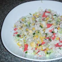 Ruošiame salotas su krabų lazdelėmis - skanios, naujos, paprastos