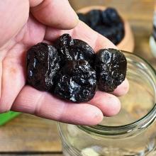 The best recipes for prune tincture Made from rose hips and dried apples